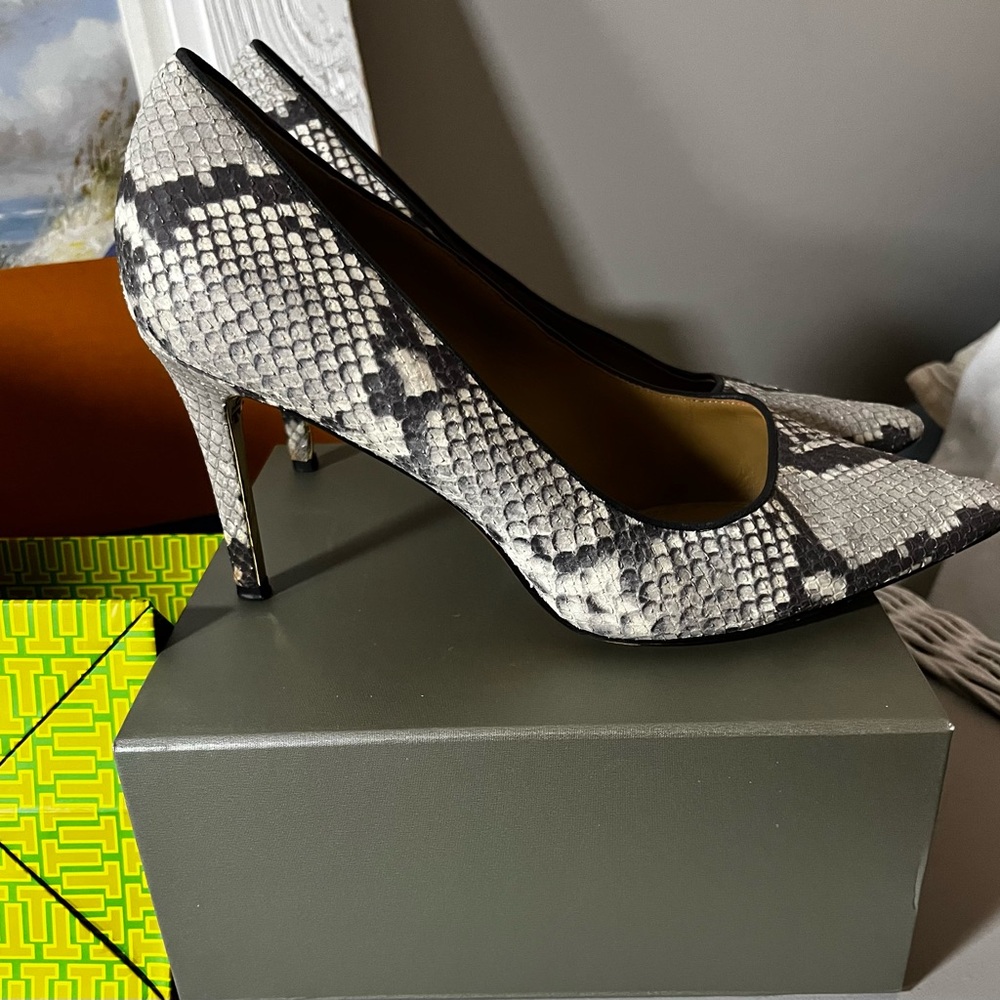 Tory Burch snakeskin 10.5 pumps: sexy gold inside 3”heels.